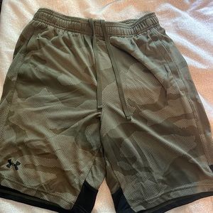 Men’s medium camouflage athletic shorts